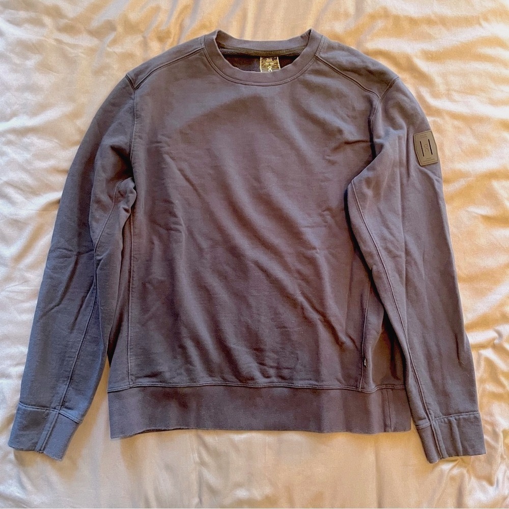 On Running Authentic Crewneck Longsleeve Men’s M. Navy Blue. Used.
